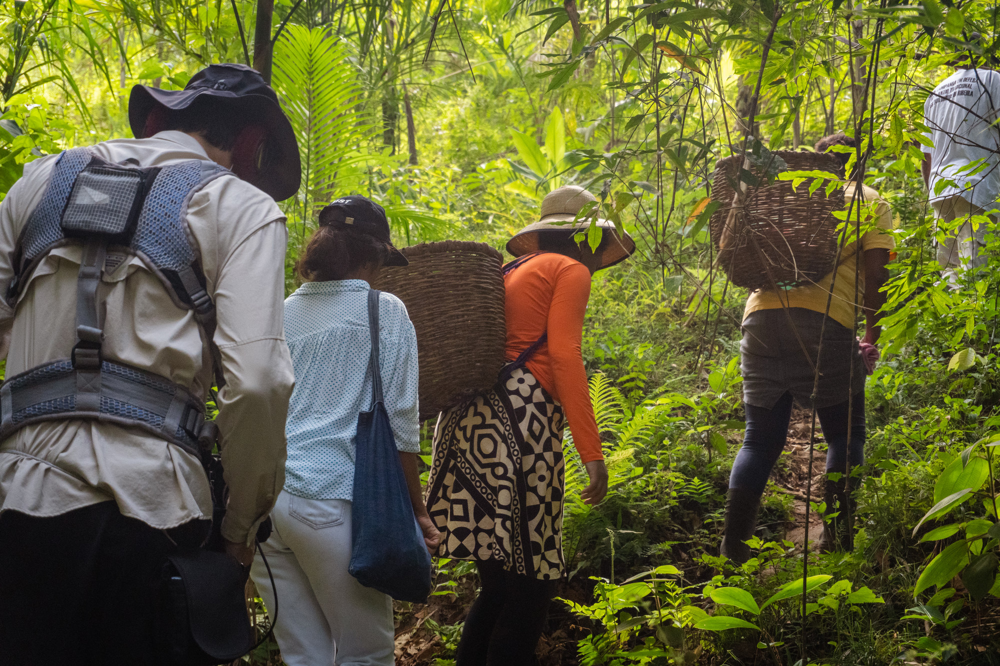 Equipe do podcast Casa Floresta na roça no quilombo Nhunguara, no Vale do Ribeira (SP)|Pedro Hassan/ISA