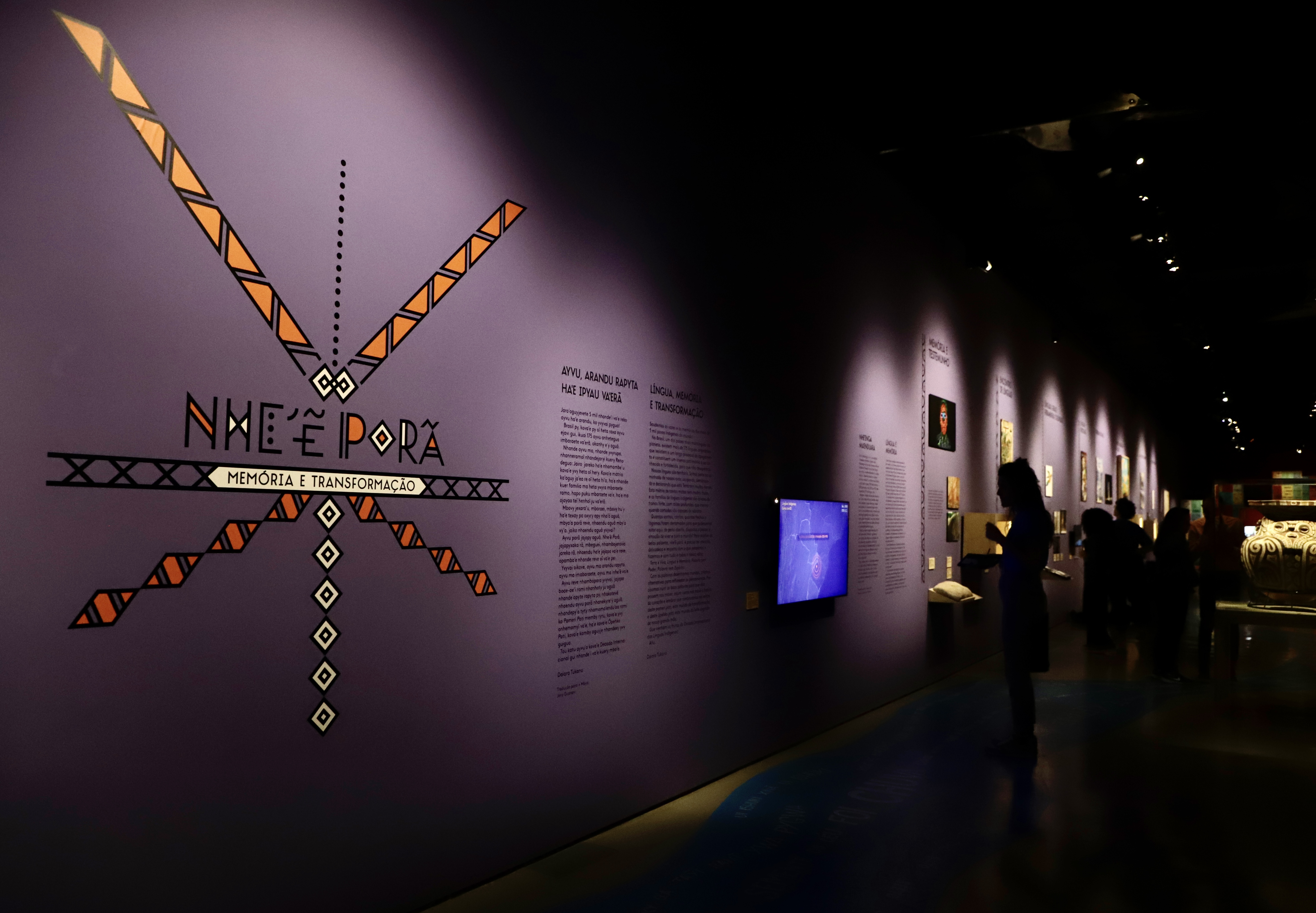 Entrada da exposição Nhe'e Porã, um convite à ouvir as histórias e palavras indígenas 📷Ciete Silvério