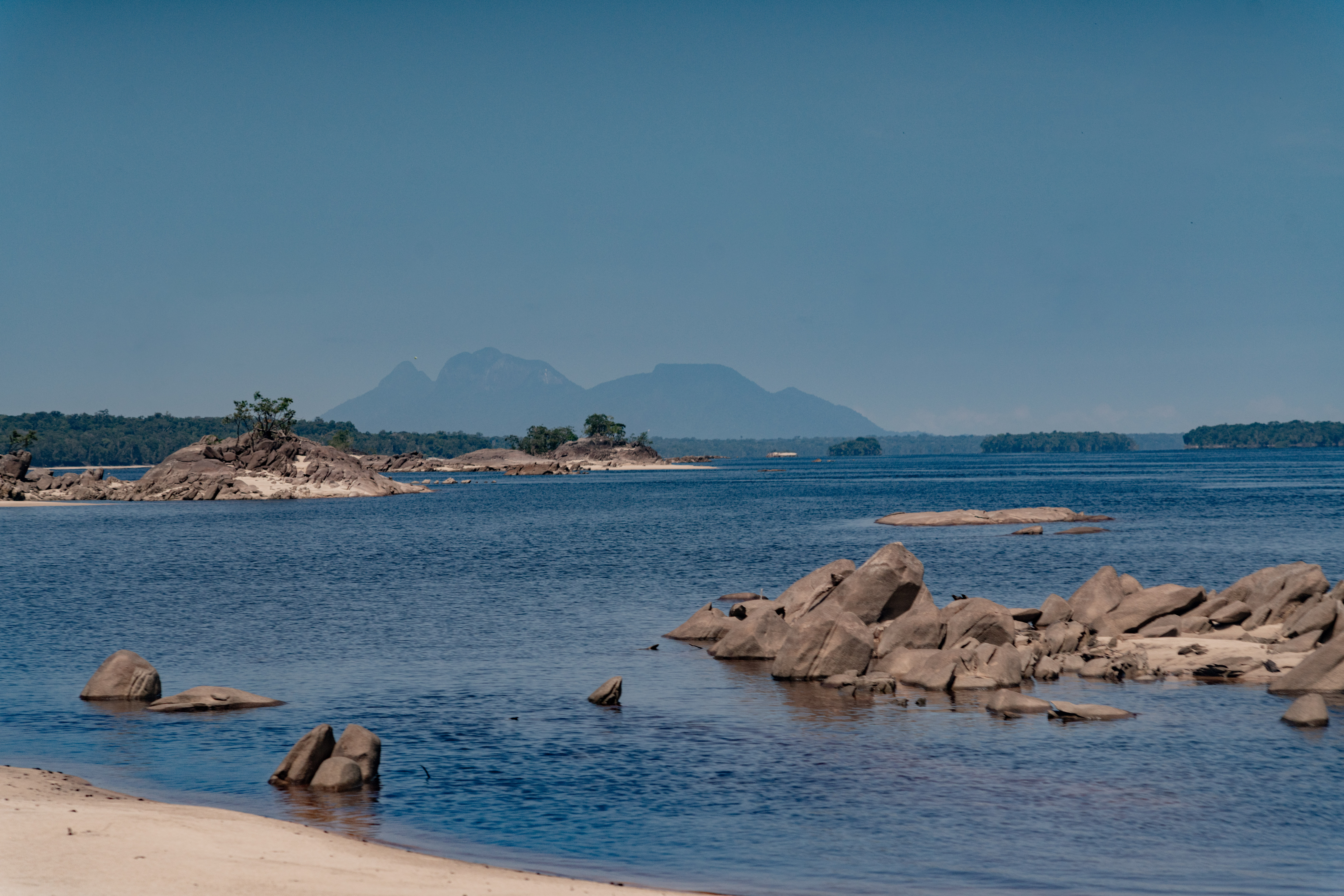 Paisagem na viagem de barco pelo Médio Rio Negro|Benjamin Mast/ISA