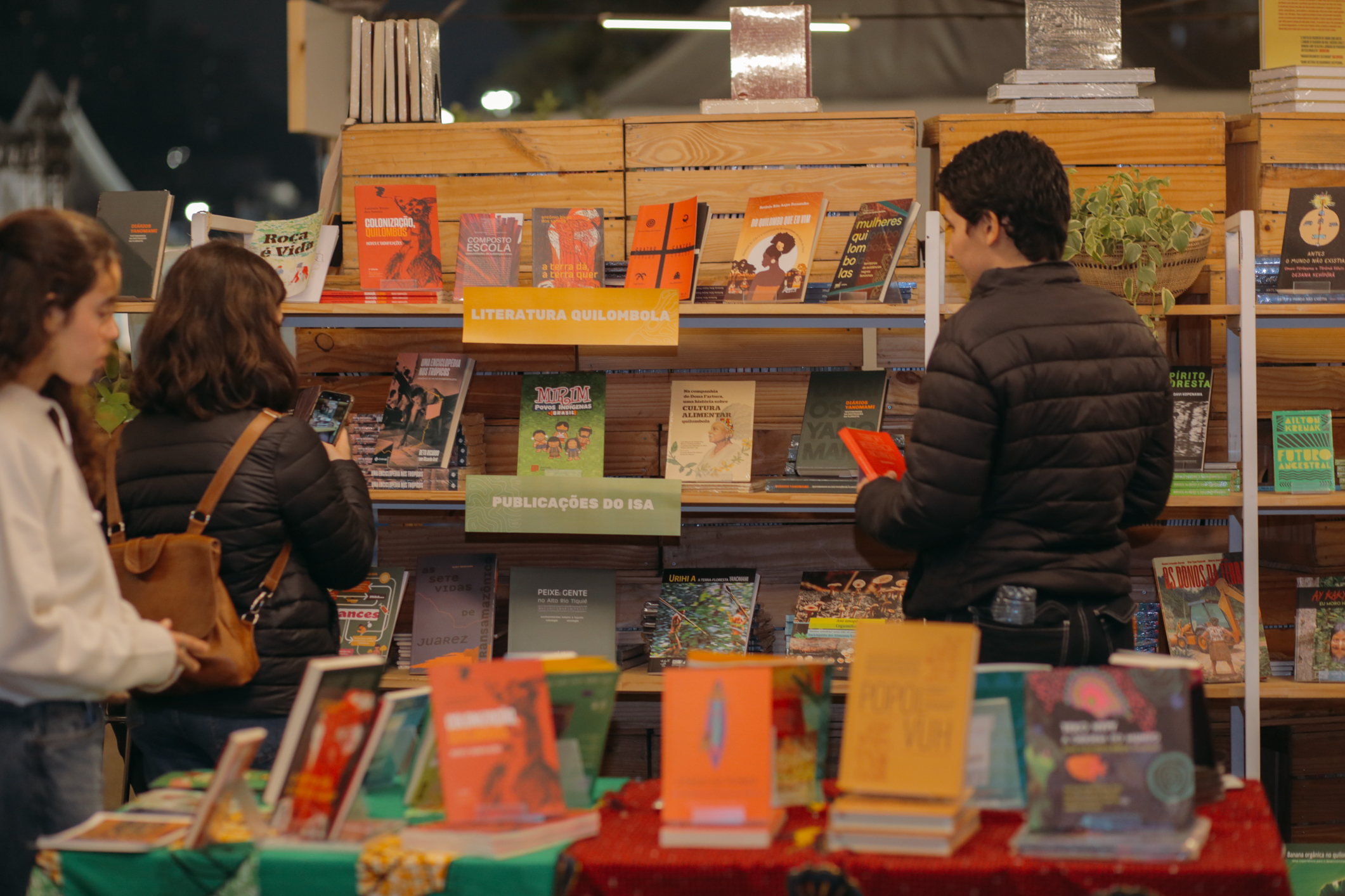 Publicações expostas no estande do ISA n'A Feira do Livro|Júlio César Almeida/ISA