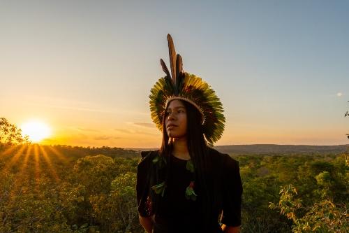 Lídia Guajajara em making-of de o Canto dos Isolados