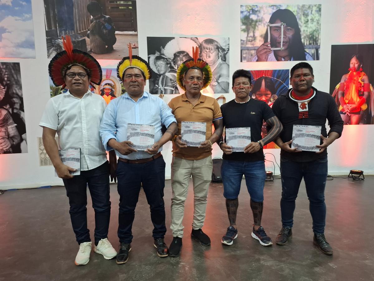 lideranças mostram publicação