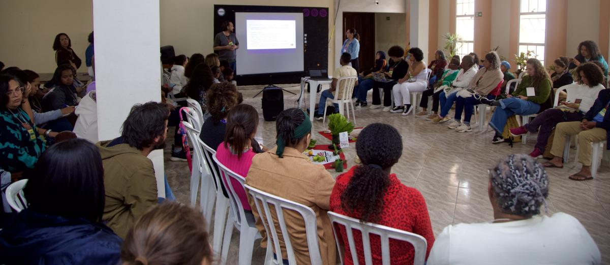 Mesa sobre alimentação quilombola nas escolas