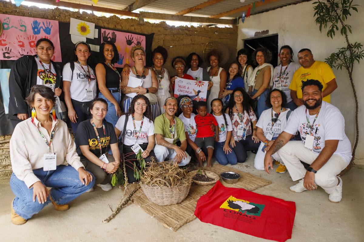 Foto geral dos participantes da Caatinga Climate Week no Quilombo Castainho