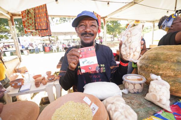 Diversidade da cultura alimentar, medicina tradicional e artesanato quilombola é mostrada durante o Aquilombar 2014 | Webert da Cruz/ ISA/Conaq