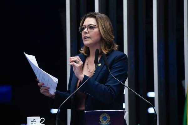 Senadora Leila Barros (PDT-DF) apresenta parecer do PL do Mercado de Carbono | Jefferson Rudy / Agência Senado